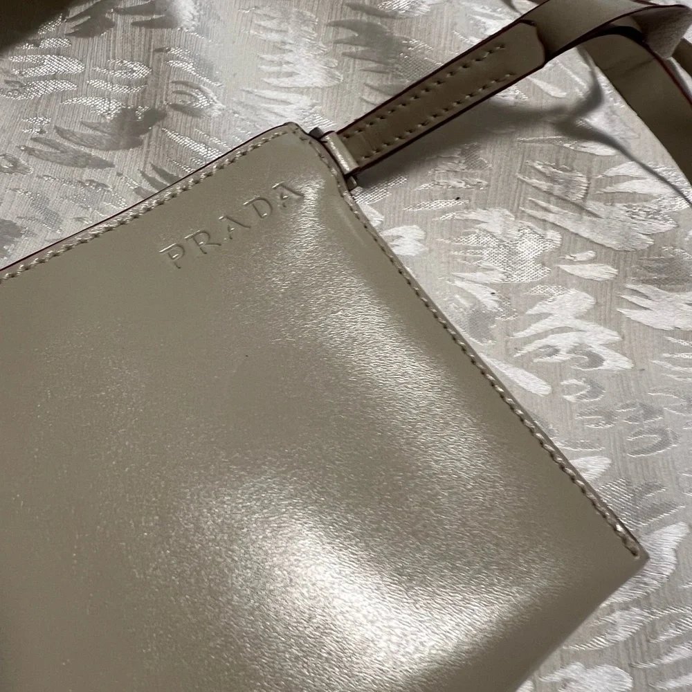 Authentic VINTAGE Prada Vitello Shopping Tote and Pouch - Picture 4 of 8